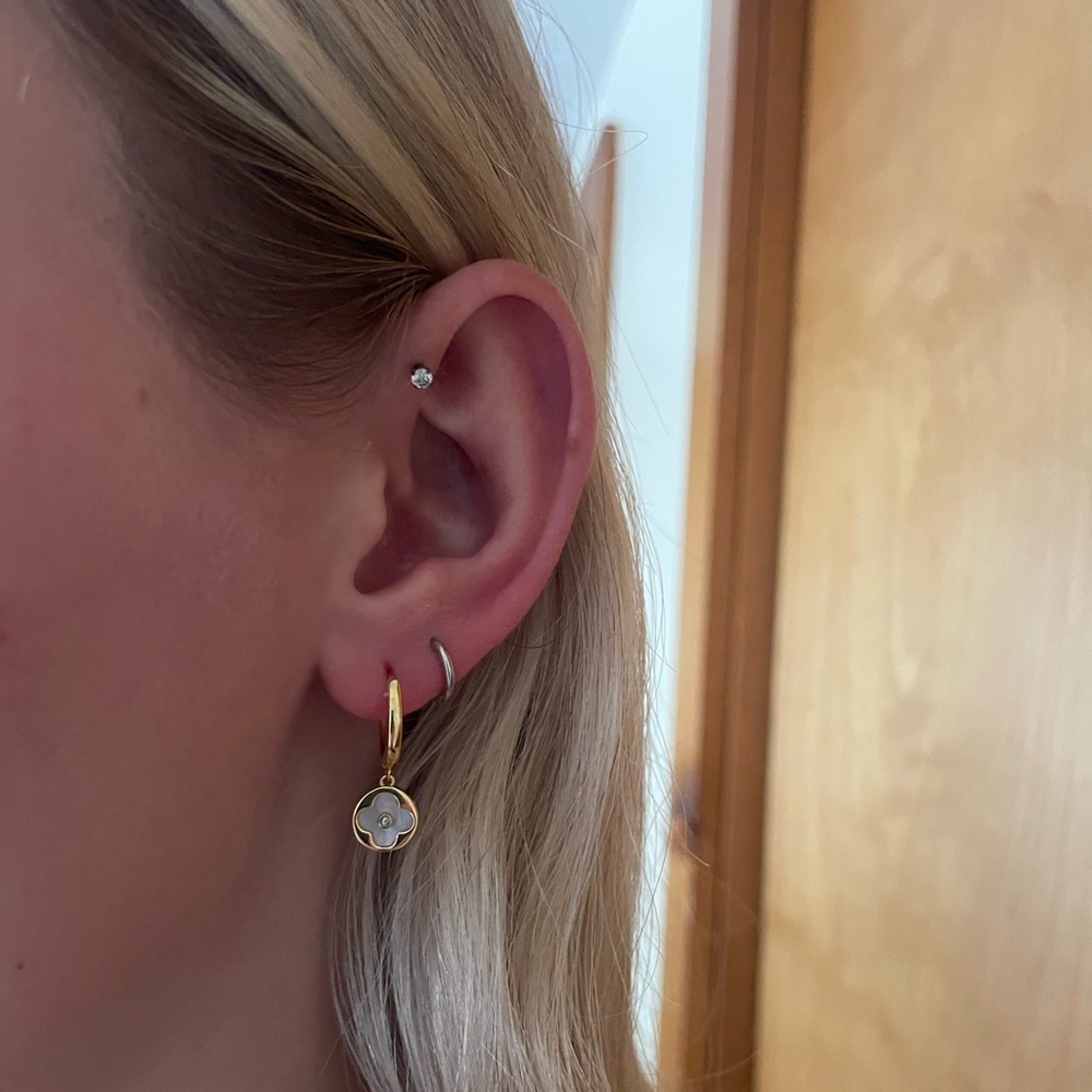 NWOT Gold Mini Dangle Hoop Flower Iridescent Earrings Earring Set Pair Aesthetic